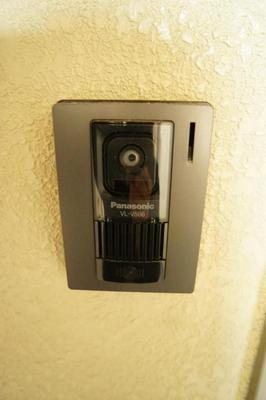 Security. Rest assured TV monitor with intercom ◎