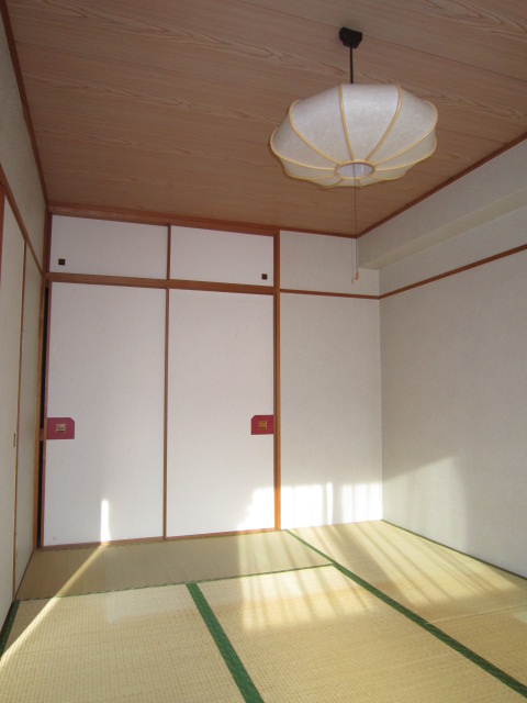 Living and room. The relaxation time in the tatami room calm