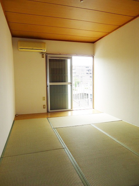 Other room space. Is a tatami room