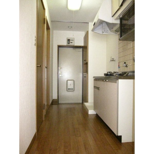 Kitchen. The kitchen is a gas stove installation type. Glad to Favorite dishes. 