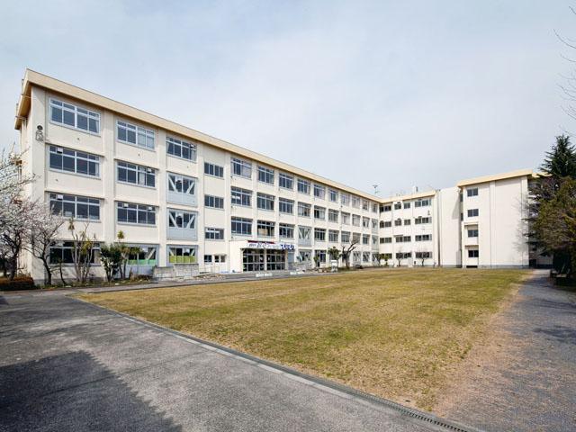 Junior high school. 1584m until Tama Municipal Higashiatago junior high school