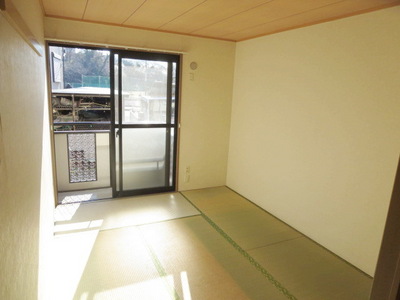 Other room space. I Japanese-style room is also bright