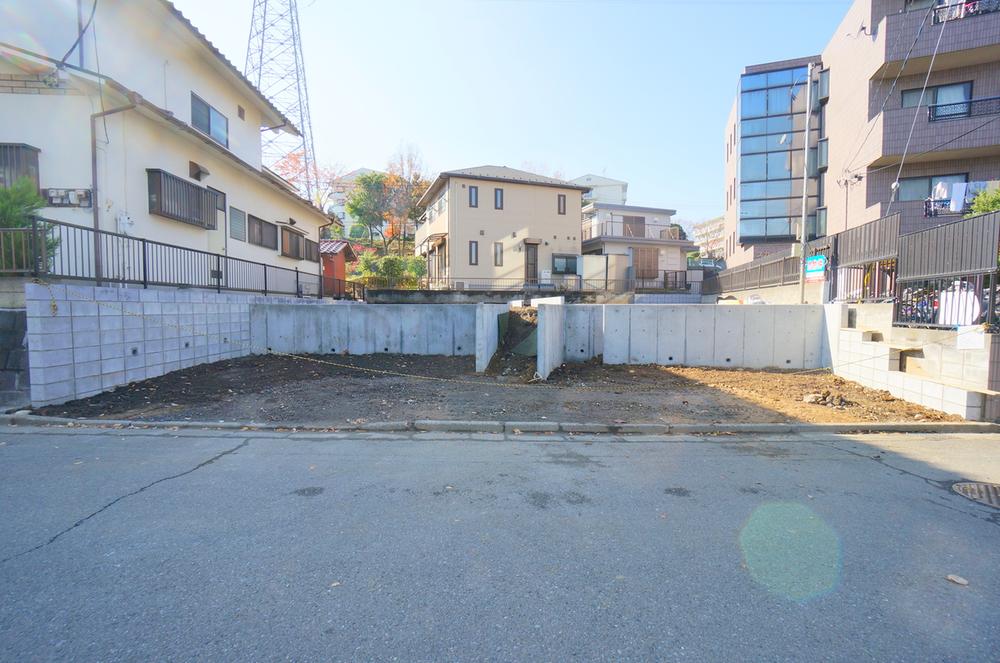 Local photos, including front road. 2013 November shooting