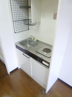 Kitchen. With electric stove