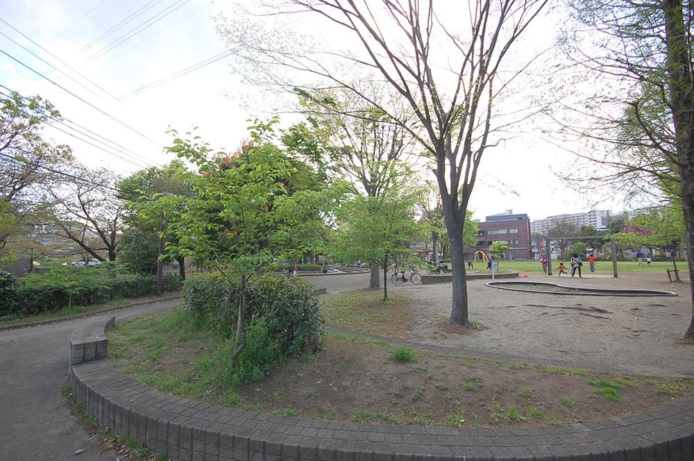 park. Umahikizawa 266m until the fourth green space