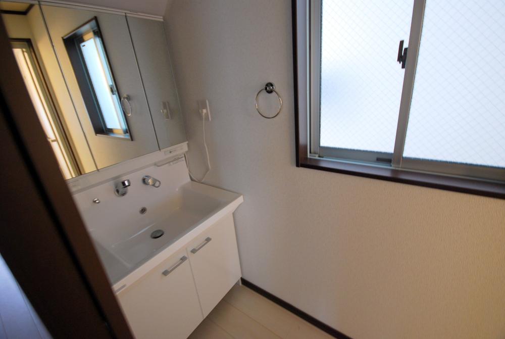 Wash basin, toilet. Indoor (September 2013) Shooting