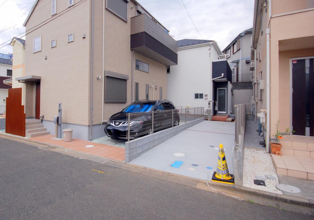 Local photos, including front road. Local (September 2013) Shooting