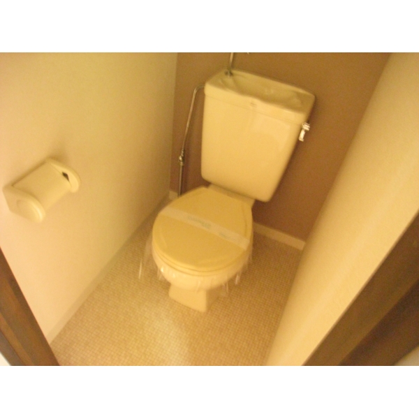 Toilet. bus ・ It is another toilet. I'm happy at this price.