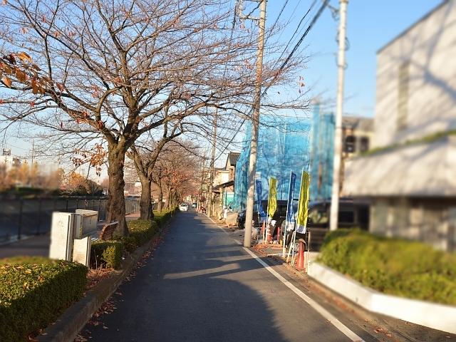 Local photos, including front road. Tama ShiKiyoshikeoka 1-chome contact road situation 13 / 11 / 30 shooting