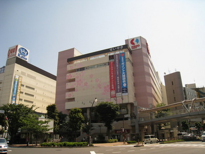 Shopping centre. Keiosutoa until the (shopping center) 424m