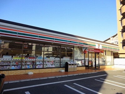 Convenience store. 750m to Seven-Eleven (convenience store)