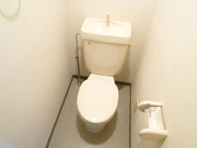 Toilet. bus ・ It is another toilet