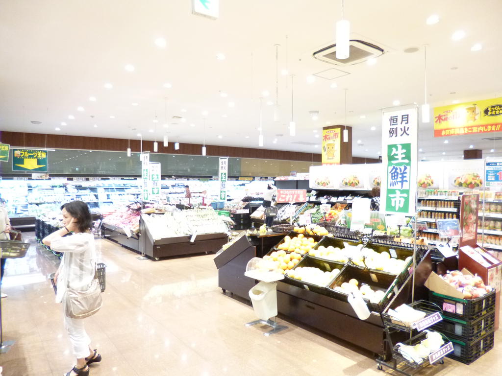 Supermarket. foodium Tama center to the (super) 886m