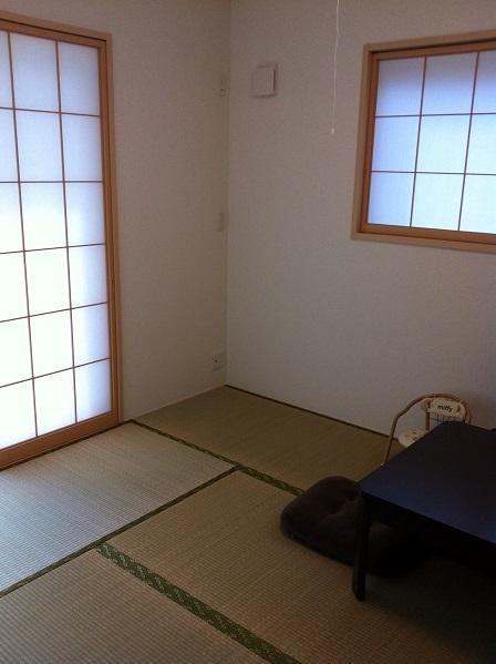 Non-living room. It is the first floor of bright Japanese-style room.
