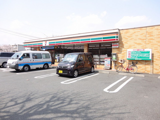 Convenience store. 502m to Seven-Eleven (convenience store)