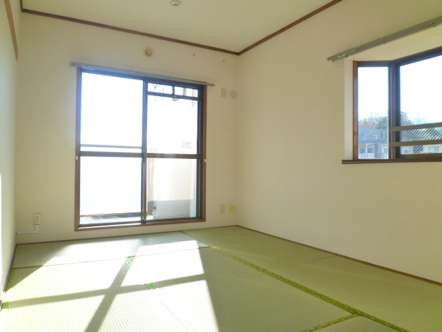 Other room space. 6 is a Pledge of Japanese-style room. It is very bright with a two-sided lighting bay window