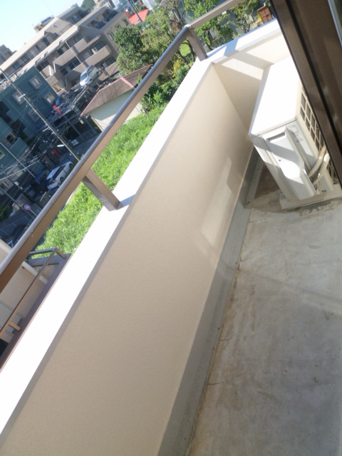 Balcony. Also it dries faster laundry in good balcony per yang