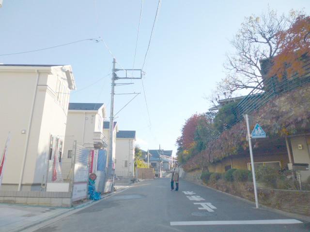 Local photos, including front road. This quiet location