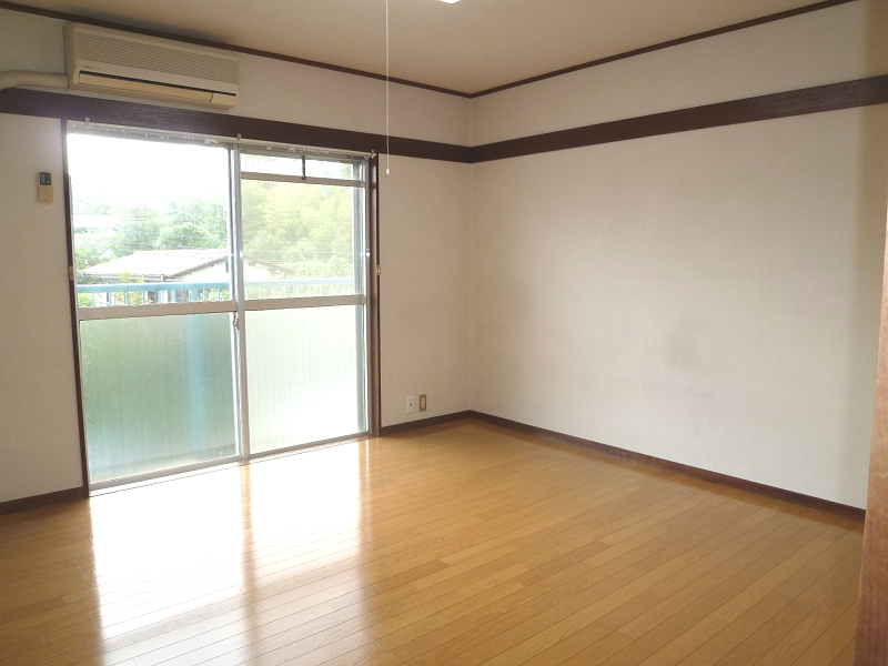 Living and room. Room of the spacious 8 tatami flooring specification of