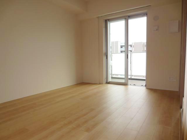 Living. Flooring Color, It is very bright rooms with natural. Floor heating is standard equipment.