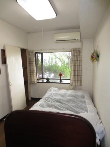 Non-living room. North 4.0 Pledge University of Western-style.