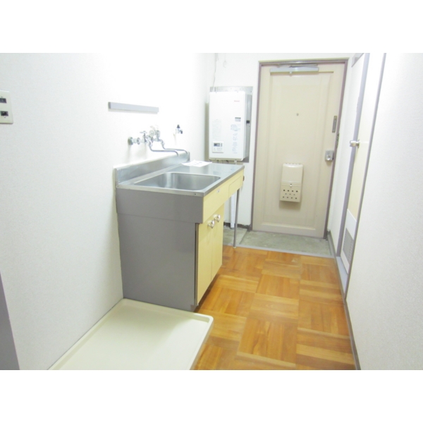 Other room space. Kitchen from the living room. Washing machine storage is located in a room.