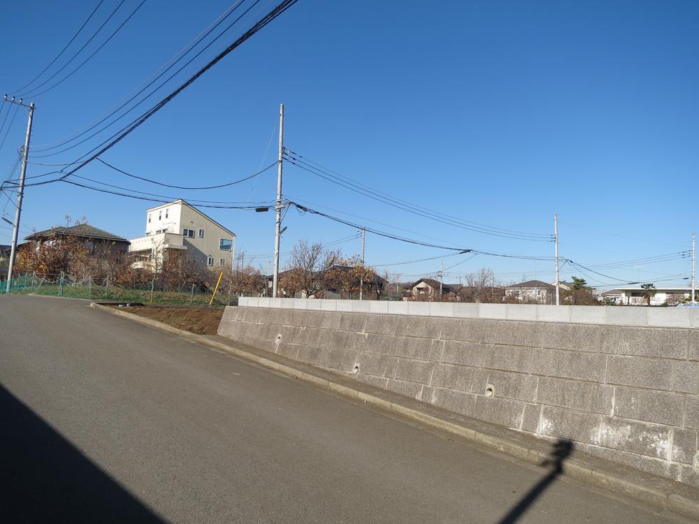 Local photos, including front road. Local (12 May 2013) Shooting