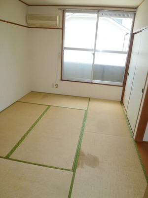 Living and room.  ☆ Japanese-style room to settle ☆