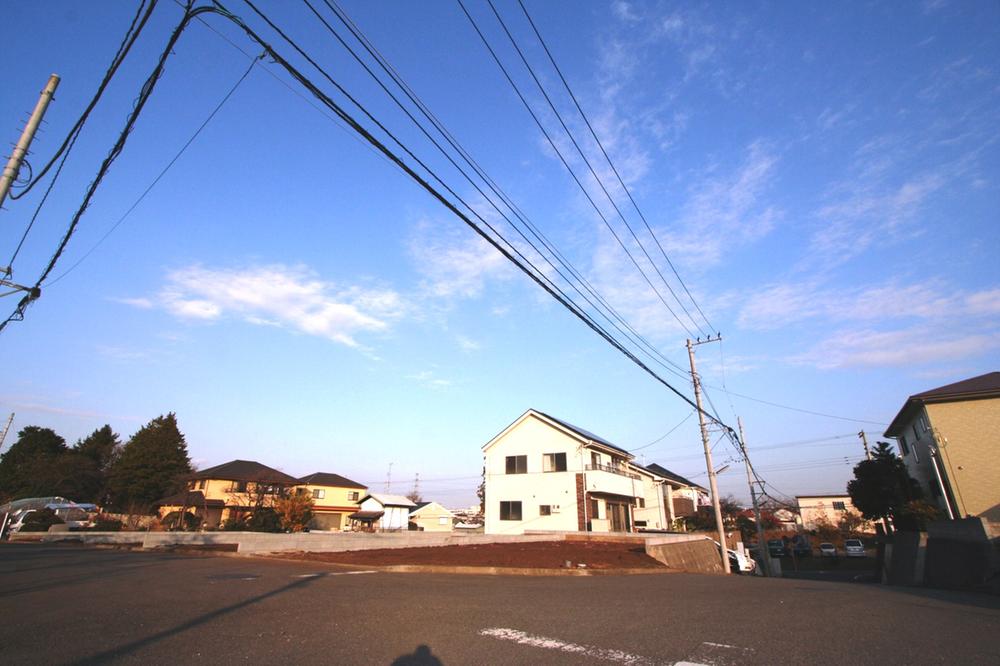 Local photos, including front road. Local (12 May 2013) Shooting