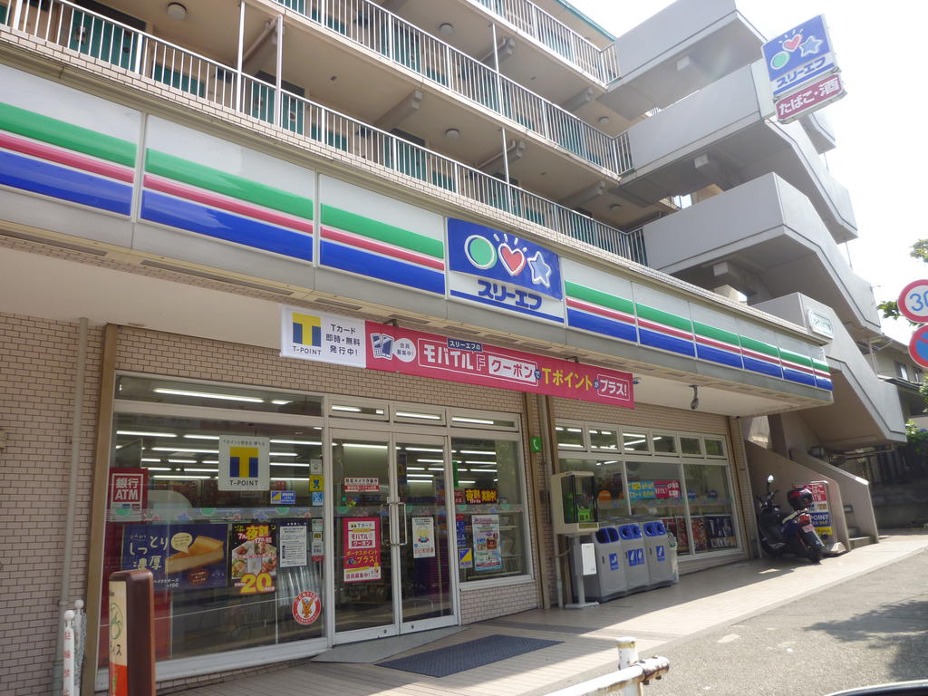 Convenience store. Three F Karakida Station store up to (convenience store) 115m