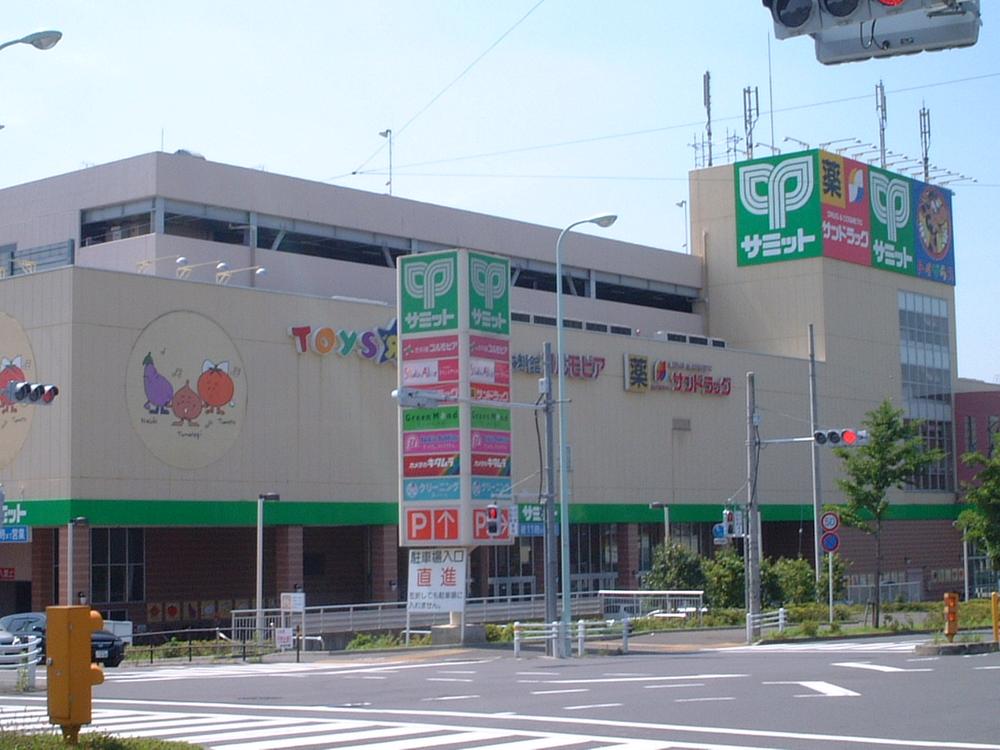 Shopping centre. 1003m to the Toys R Us store Tama