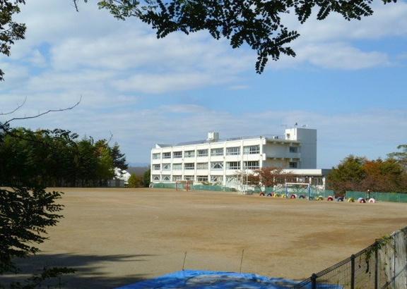 Primary school. 1015m until Tama Tatsukita Suwa elementary school
