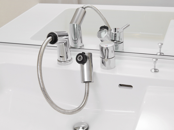 Bathing-wash room.  [Single-lever multi-faucet] Mixing faucet design feel the beauty and functionality. Water purifier ・ Shower switching function. Pull the head portion, You can easily shampoo.