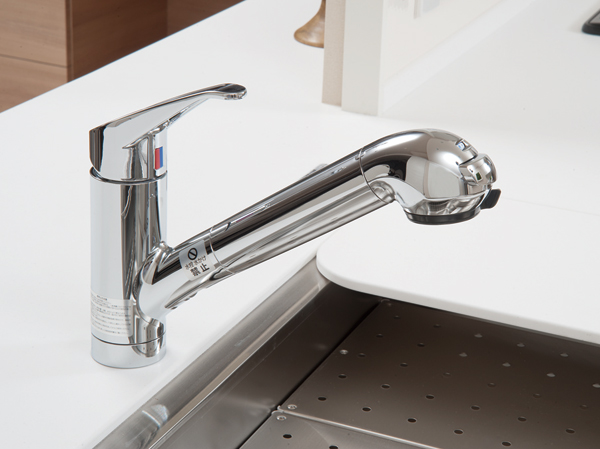 Kitchen.  [Water purifier integrated shower faucet] Standard equipped with a mixing faucet with a built-in water purifier. Since it pulled out of the head portion in the nozzle, It is also useful, such as sink cleaning.