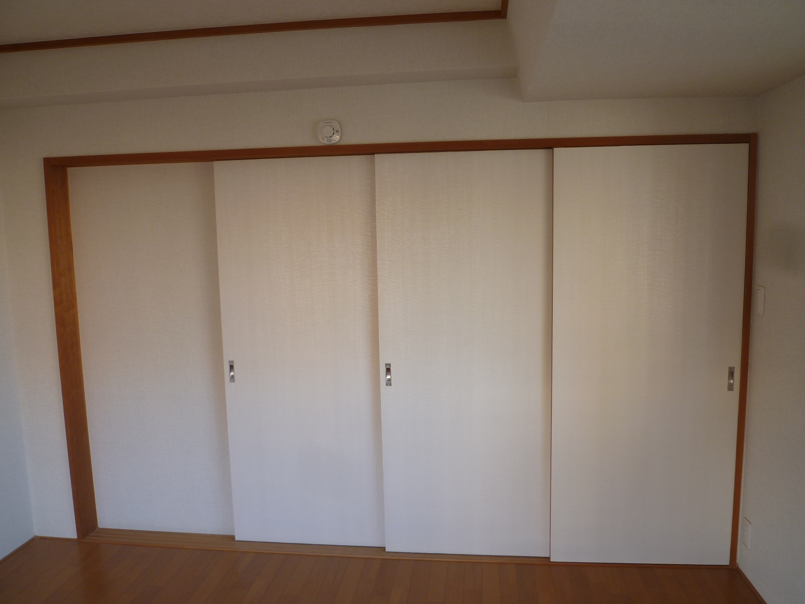 Other room space. Living room and LD part is there is a sliding door partition! 