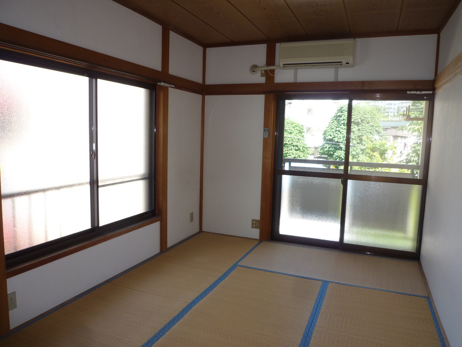 Living and room. Because the corner room Madoyu to dihedral! ventilation ・ Lighting is good! 