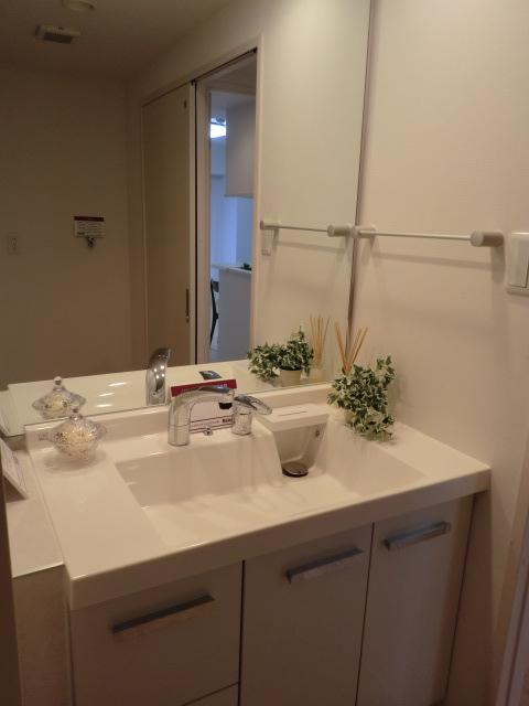 Wash basin, toilet. Wash basin  ※ Renovation construction cases