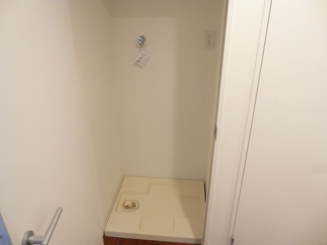 Other room space. ◇ washing machine storage has been hidden in the door ◇