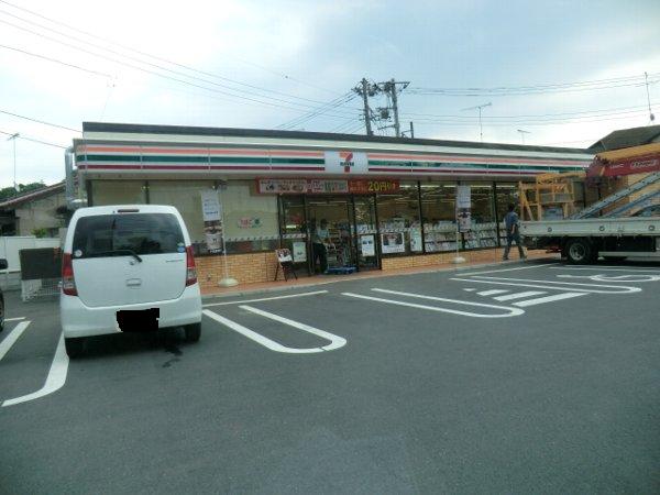 Convenience store. 416m to Seven-Eleven (convenience store)