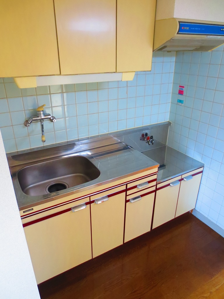 Kitchen. To self-catering school! Two-burner gas stove corresponding Kitchen