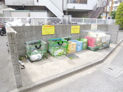 Entrance. Garbage Storage