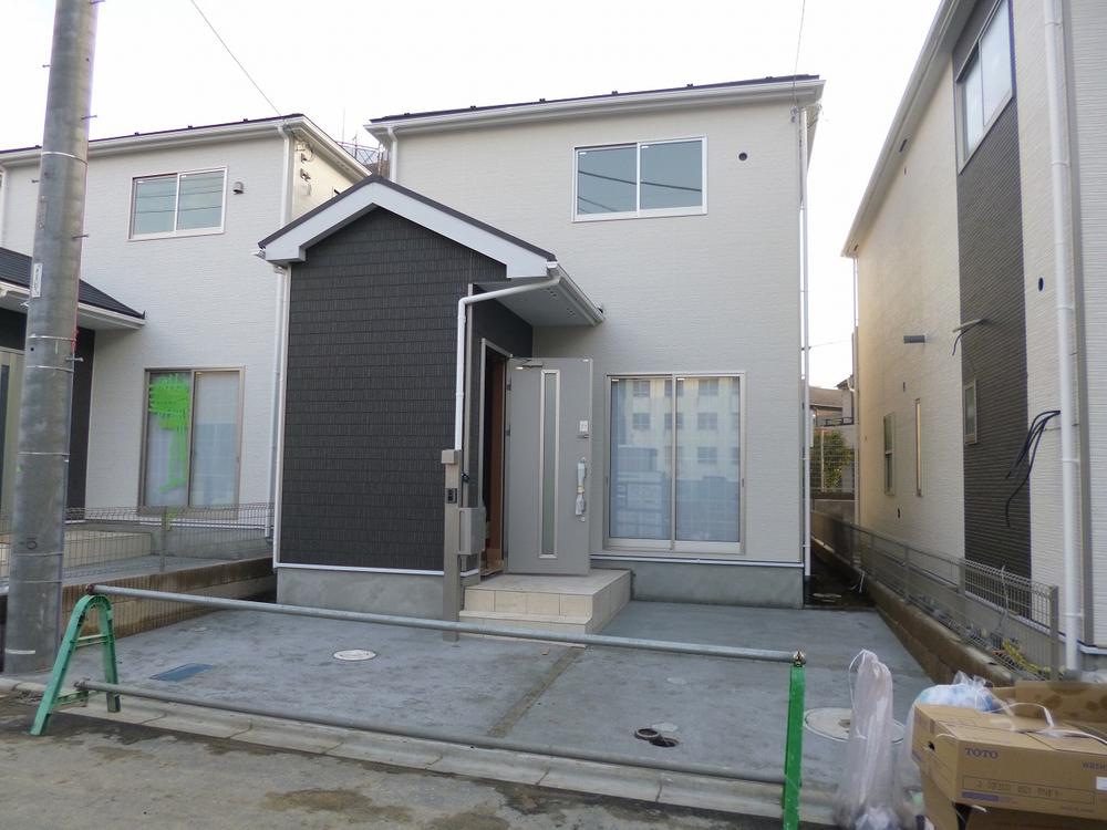 Local appearance photo. Building 3