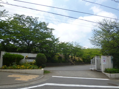 Primary school. 586m to the north Suwa elementary school (elementary school)
