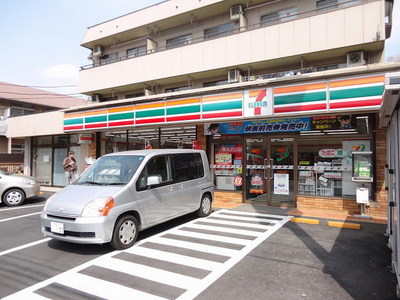 Convenience store. Seven-Eleven (convenience store) to 400m