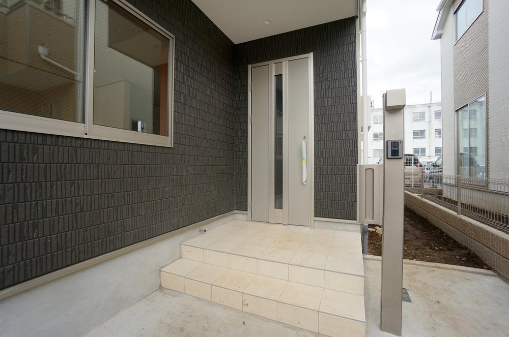 Entrance. Local (11 May 2013) Shooting