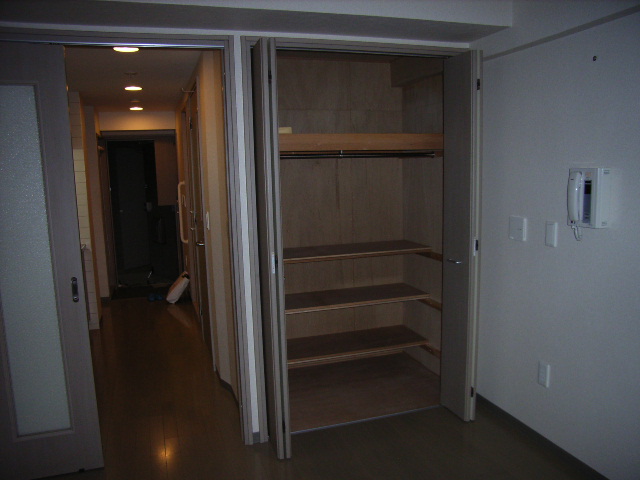 Other room space. Overlooking the hallway from the living room!