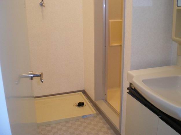 Washroom. Reference photograph ・ Same building equipment