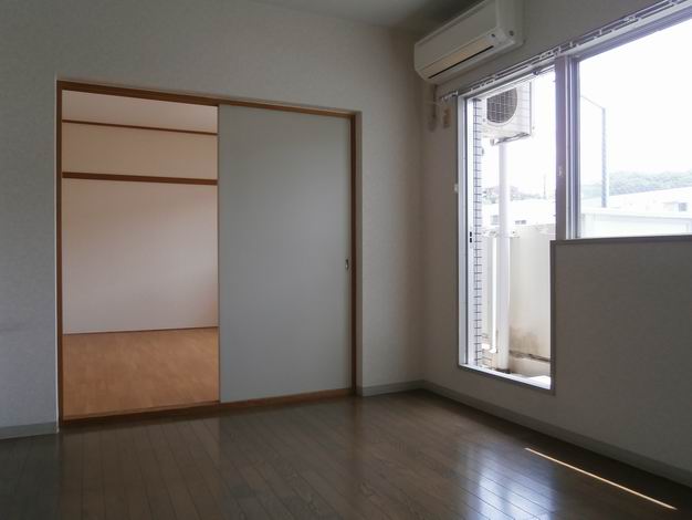 Living and room. Reference photograph ・ Same building equipment