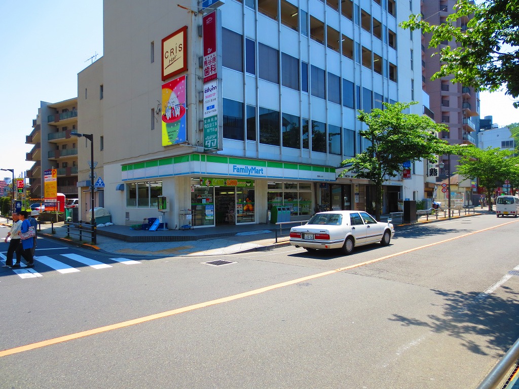 Convenience store. FamilyMart Seiseki Sakuragaoka store up (convenience store) 374m