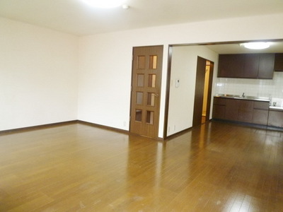 Living and room. This living room spacious there is also a 18 Pledge